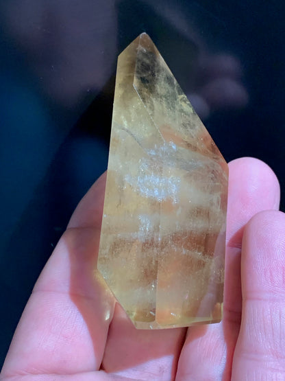 Citrine naturelle - Pointe/ Laser - 80 x 33 x 33 mm - 126 gr.