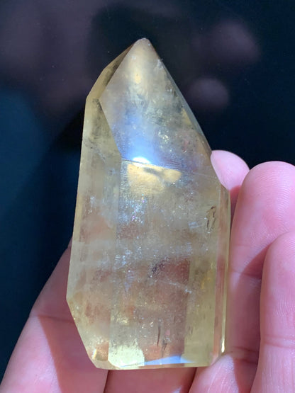 Citrine naturelle - Pointe/ Laser - 80 x 33 x 33 mm - 126 gr.