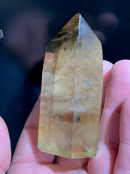 Citrine naturelle - Pointe/ Laser - 80 x 33 x 33 mm - 126 gr.