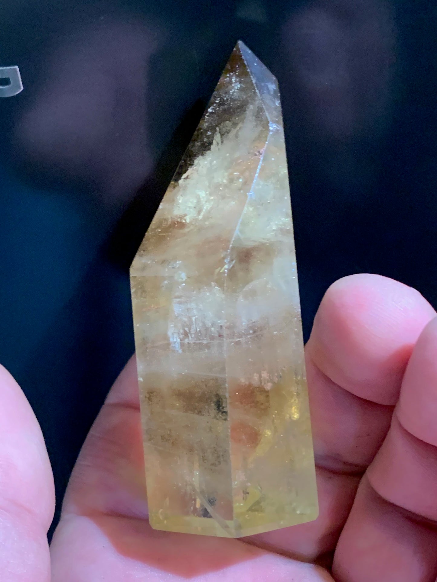 Citrine naturelle - Pointe/ Laser - 80 x 33 x 33 mm - 126 gr.