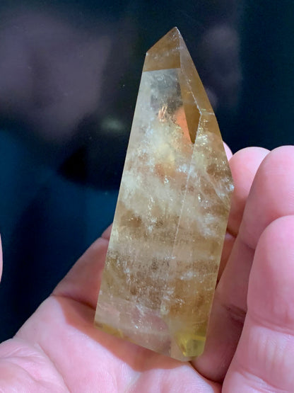 Citrine naturelle - Pointe/ Laser - 80 x 33 x 33 mm - 126 gr.