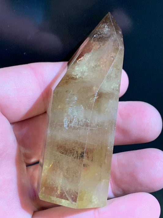 Citrine naturelle - Pointe/ Laser - 80 x 33 x 33 mm - 126 gr.
