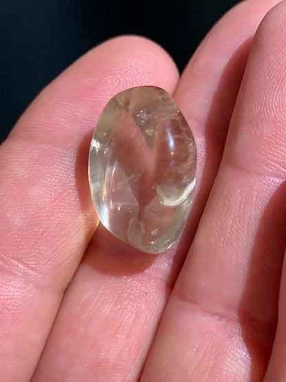 Citrine naturelle - Pierre roulée - 24 x 17 x 14 mm - 6,5 gr.