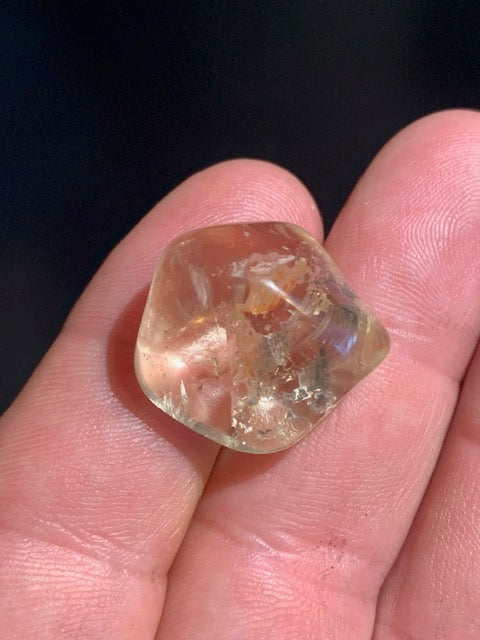 Citrine naturelle - Pierre roulée - 22 x 20 x 15 mm - 8,9 gr.