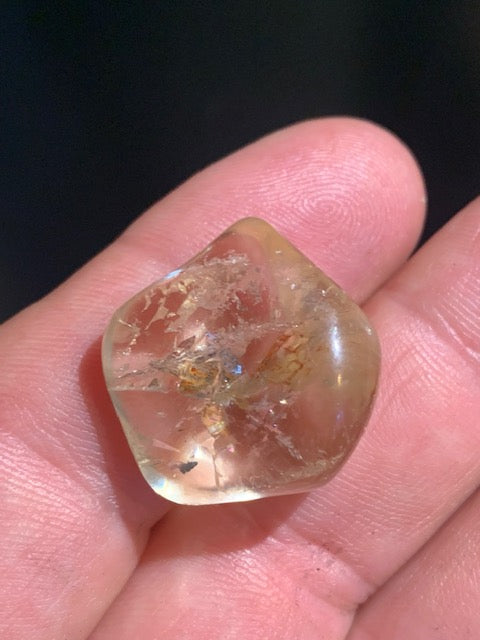 Citrine naturelle - Pierre roulée - 22 x 20 x 15 mm - 8,9 gr.