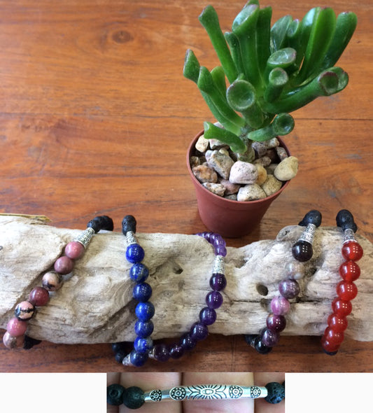Bracelet Collection 'Ethnique', perles de lave 8 mm + 7 semi-précieuses, longueur 17-21 cm, fait main par Zen C° !