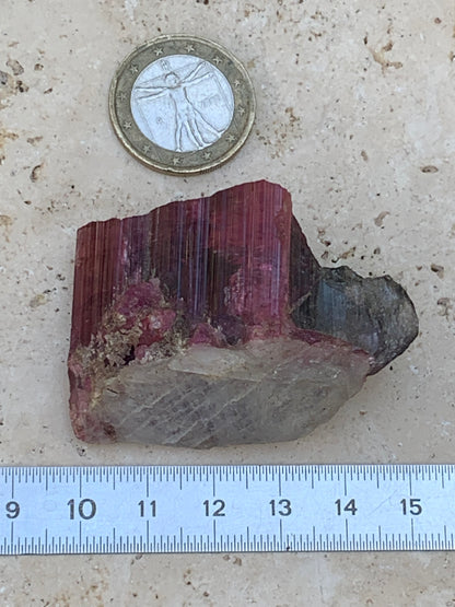 Tourmaline Rubellite, superbe spècimen naturel de 52mm x 35 x 23 - 52 grammes. Parfait en bijouterie, collection ,exposition...