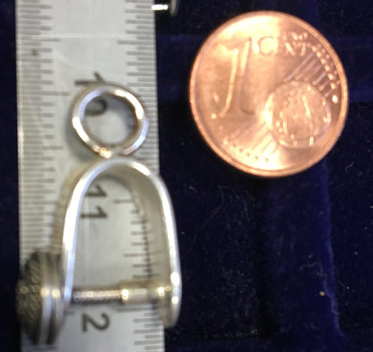 Selection of bails for drilled stones (cabochons, pearls, etc.). From 5 to 15 millimeters... Very good quality, perfect for fitting your favorite stones! Silver, gold, or silver-plated finish!