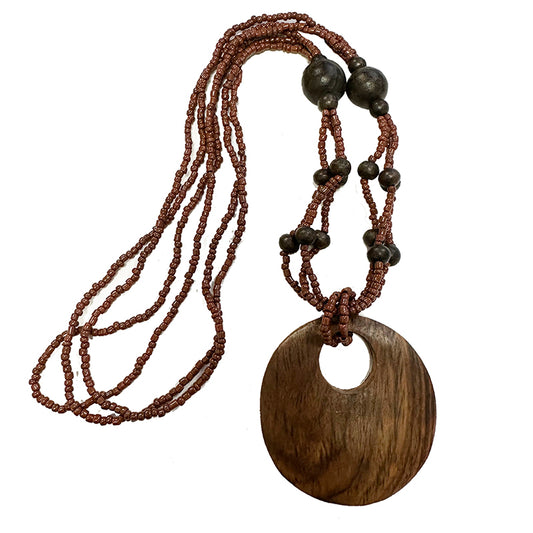 Collier/ sautoir de perles et pendentif en bois. 62 cm - Pendentif : environ 6 centimètres !