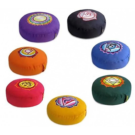 Sélection de coussins de Méditation ou de Yoga aux couleurs des 7 chakras, en coton biologique (OCS). 33 centimètres de diamètre x 13 centimètres de hauteur - 2300 grammes. De chez Yogi & Yogini, fait en Inde ! Coussion vendu seul ou en set de 7 !