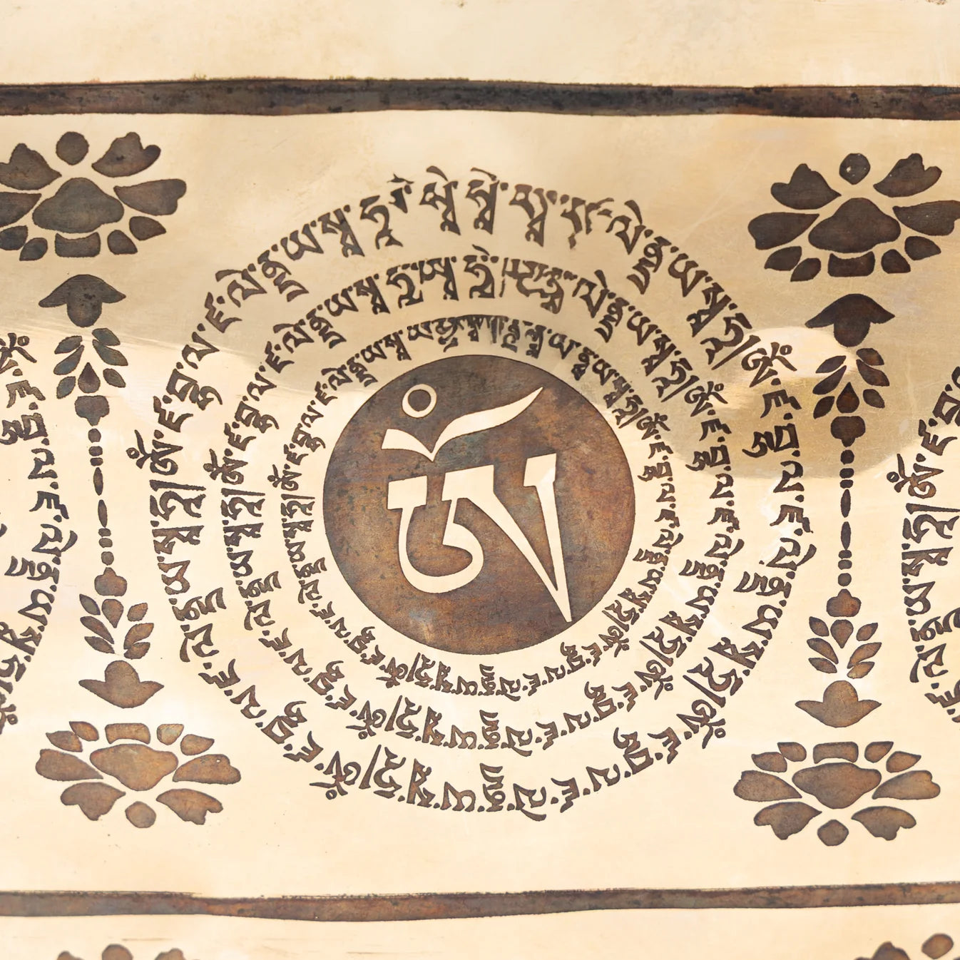 Bol chantant 50 cm – 10,5 kg avec gravures des chakras, du dorge et de la Fleur de Vie - Vendu avec maillet XL de 70 cm