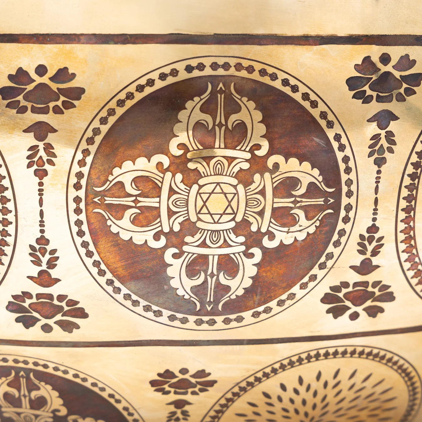 Bol chantant 50 cm – 10,5 kg avec gravures des chakras, du dorge et de l'Arbre de Vie - Vendu avec maillet XL de 70 cm
