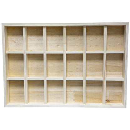 Plateau en bois (Pin) à 18 compartiments, idéal pour organiser et présenter vos objets, que ce soit pour des bijoux, des accessoires ou des articles de décoration