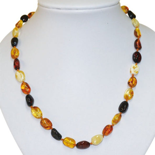 Ambre, perles de formes libres et naturelle de 10 à 15 mm, collier de 45 cm. Fermoir a vis. Qualité AA à AAA !