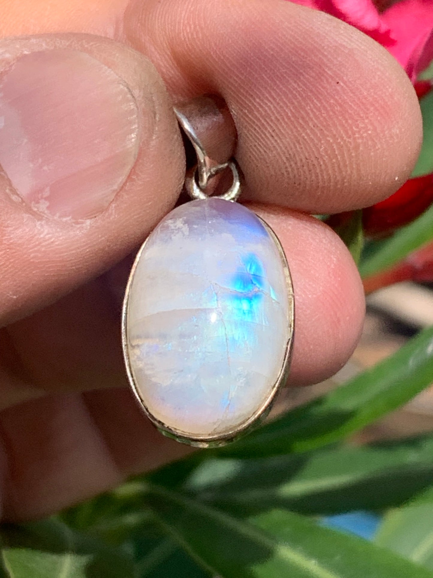 Pierre de lune/ Labradorite blanche ou Péristérite, pendentif sertis Argent de 33 mm x 15 x 10 - Avec cordon noir réglable offert