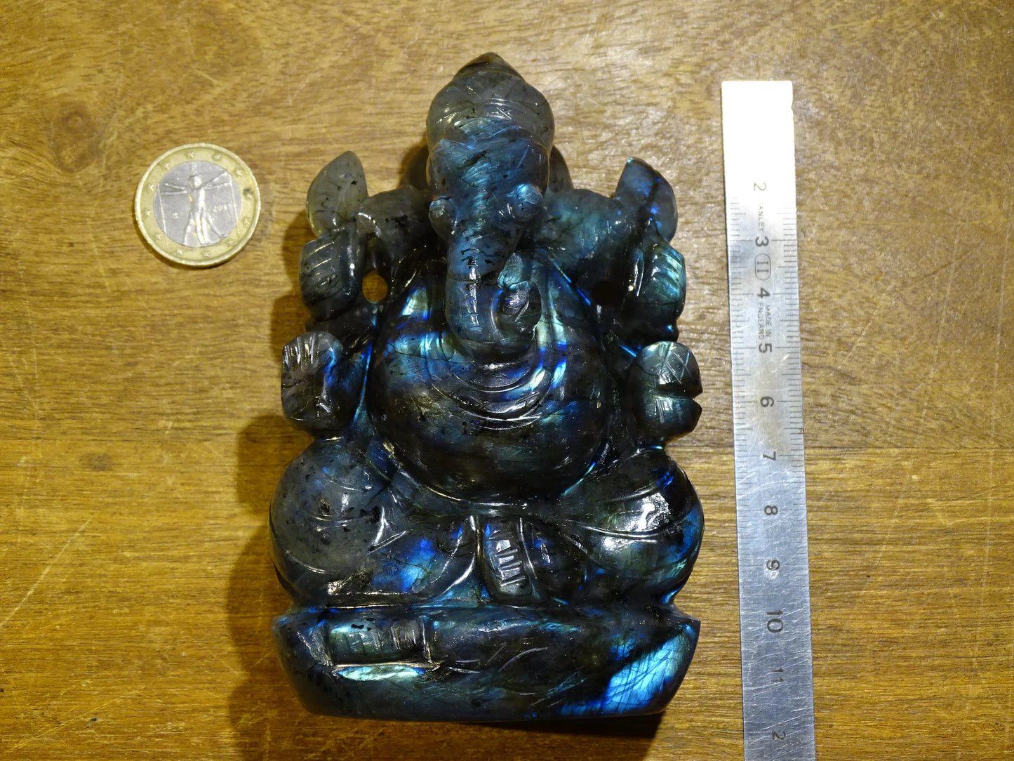 Ganesh en pierre de 'labradorite', fait main, taille de 115 millimètres de hauteur x 85 x 48 - 510 grammes. Superbe pièce aux reflets bleutés incroyable pour  1 divinité Hindouiste éternelle !