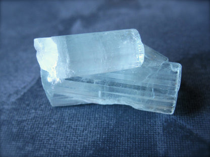 Aigue-marine, macle de cristaux naturels de 21mm x14 x11 - 17,5 grammes. Parfait en bijouterie, collection ,exposition...
