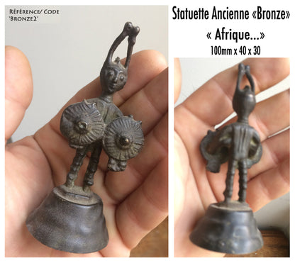 Statuette ancienne d'Afrique en métal - 10 cm de haut - 73 g . - Superbe pièce !