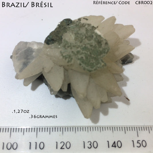 Calcite blanche, spécimen brut et naturel de 50 x 50 x 30mm - 36 gr.. Belle pièce de minéralogie !
