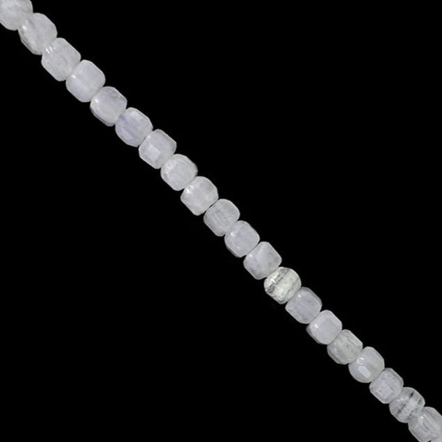Agate Blue Lace - Perles carrées de 2 mm. Vendu en fil de perles de 40 cm, en bracelet de 17 à 21 cm, ou en collier de 42 à 47 cm. Qualité AA à AAA !
