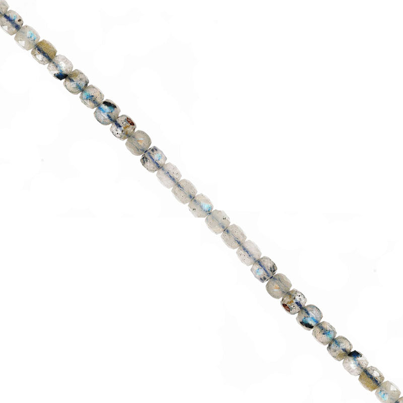 Labradorite, perles carrées de 2x2 mm. Vendu en fil de perles de 40 cm, en bracelet de 17 à 21 cm, ou en collier de 45. Qualité AA à AAA !