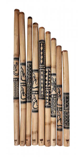 Didgeridoo en bambou avec gravure de 'Maori' de 1,30 à 1,70 m - 1,40 kg environ. Trés léger et avec un design authentique !