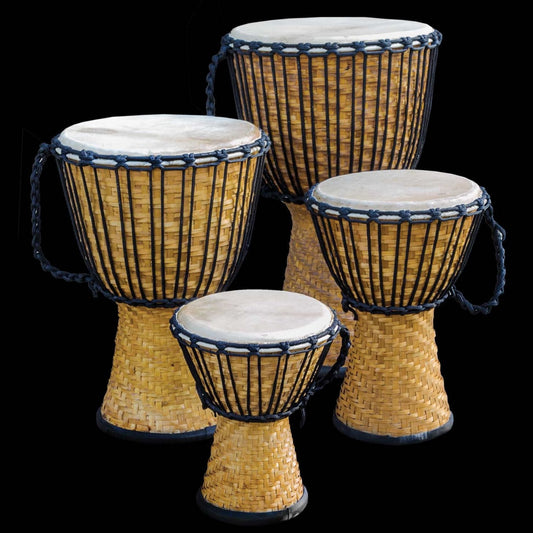 Djembé en bambou, 3 tailles au choix : de 30, 50 ou 60 cm - 1 ou 3 ou 3,5 kg. Recouvert de peau de chèvre ! Très bonne qualité, très léger, parfait pour le transport !