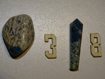 Jaspe K2 - Pierres roulées de 10 à 20 grammes ! Superbes cristaux d'Azurite dans du granit !