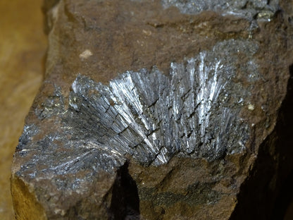 Pyrolusite, spécimen brut - 130 mm x 90 x 65 - 705 gr.
