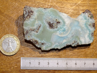 Larimar – Morceau brut avec 1 face polie et 1 face brute – 76 x 46 x 21 mm – 79,3 gr.
