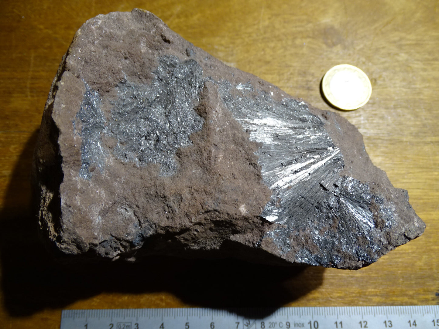 Pyrolusite, spécimen brut - 130 mm x 90 x 65 - 705 gr.