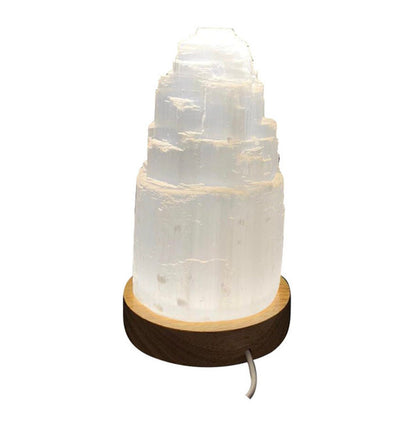 Base LED en bois avec adaptateur USB pour éclairer vos plus belles pièces. Dimensions (Ø x H) : 10 x 2 cm Puissance : 5V  Vendu avec son adaptateur USB/220V. Peut être utilisé pour les lampes en sélénite, les prismes, pointes et sphères., parfait !
