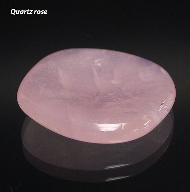 Sélection de galets/ pierres plates au choix ou en lot de 12, avec 1 face incurvée pour le pouce, parfait pour les massages, de 4x3x1 cm environ. Très belle qualité !