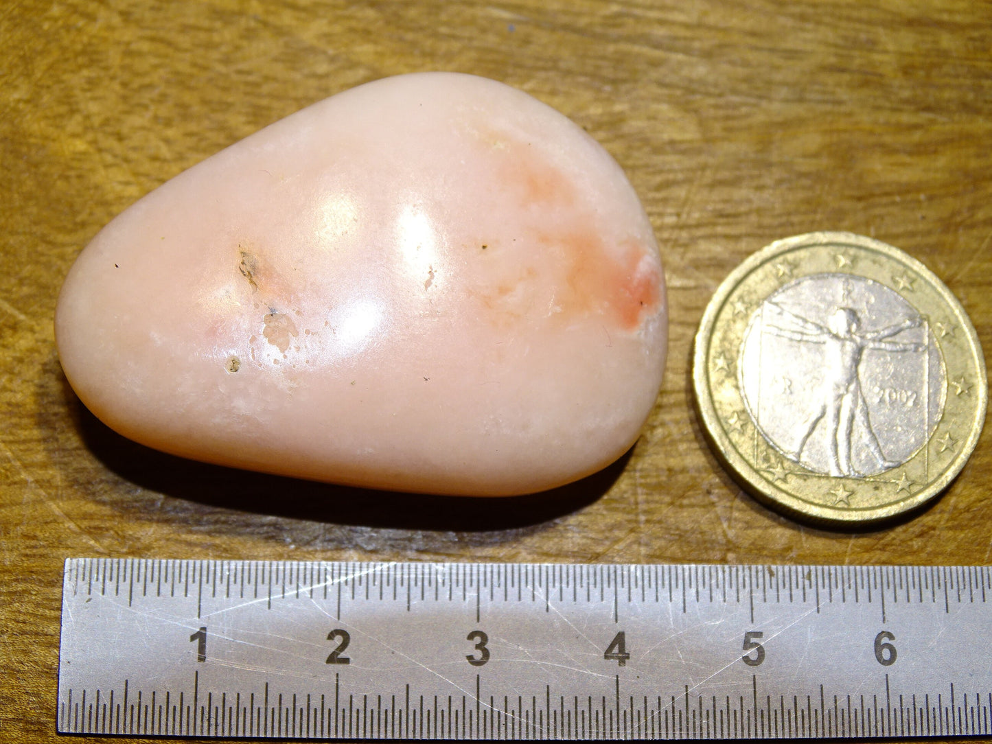 Mangano Calcite ou Calcite rose - Spécimen réagissant à l'U-V, de 45 mm x 32 x 14 - 22,8 gr.