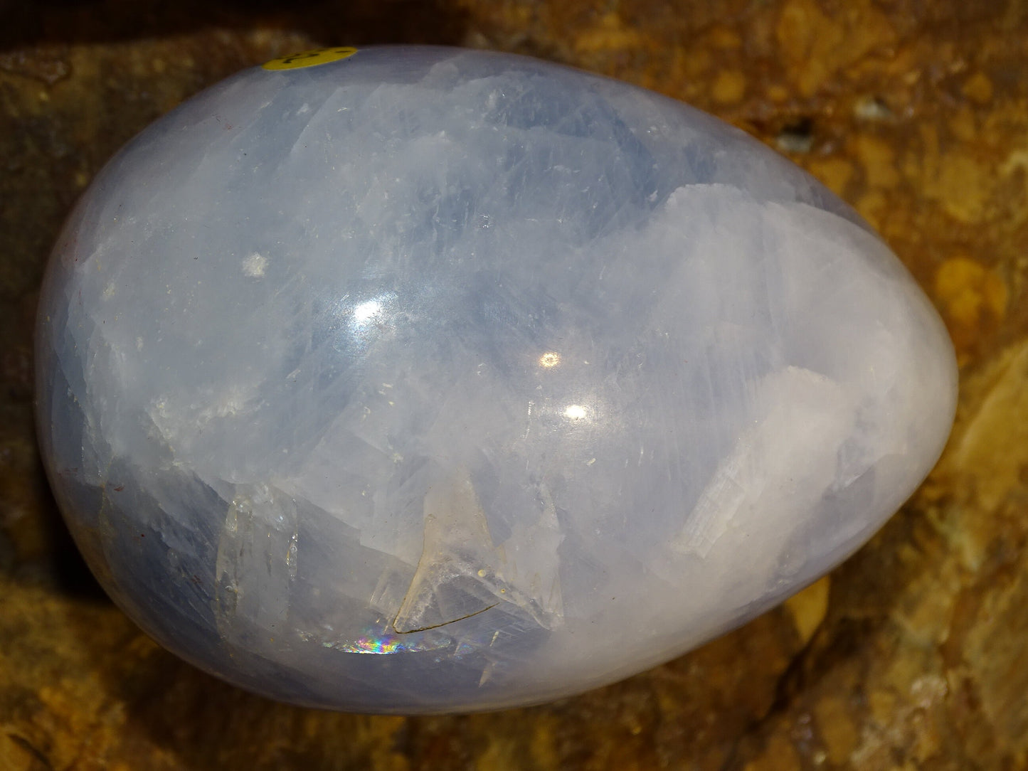 Oeuf en 'Calcite bleue' de 80 millimètres de hauteur x 5,7 mm de diamètre - 374 grammes !
