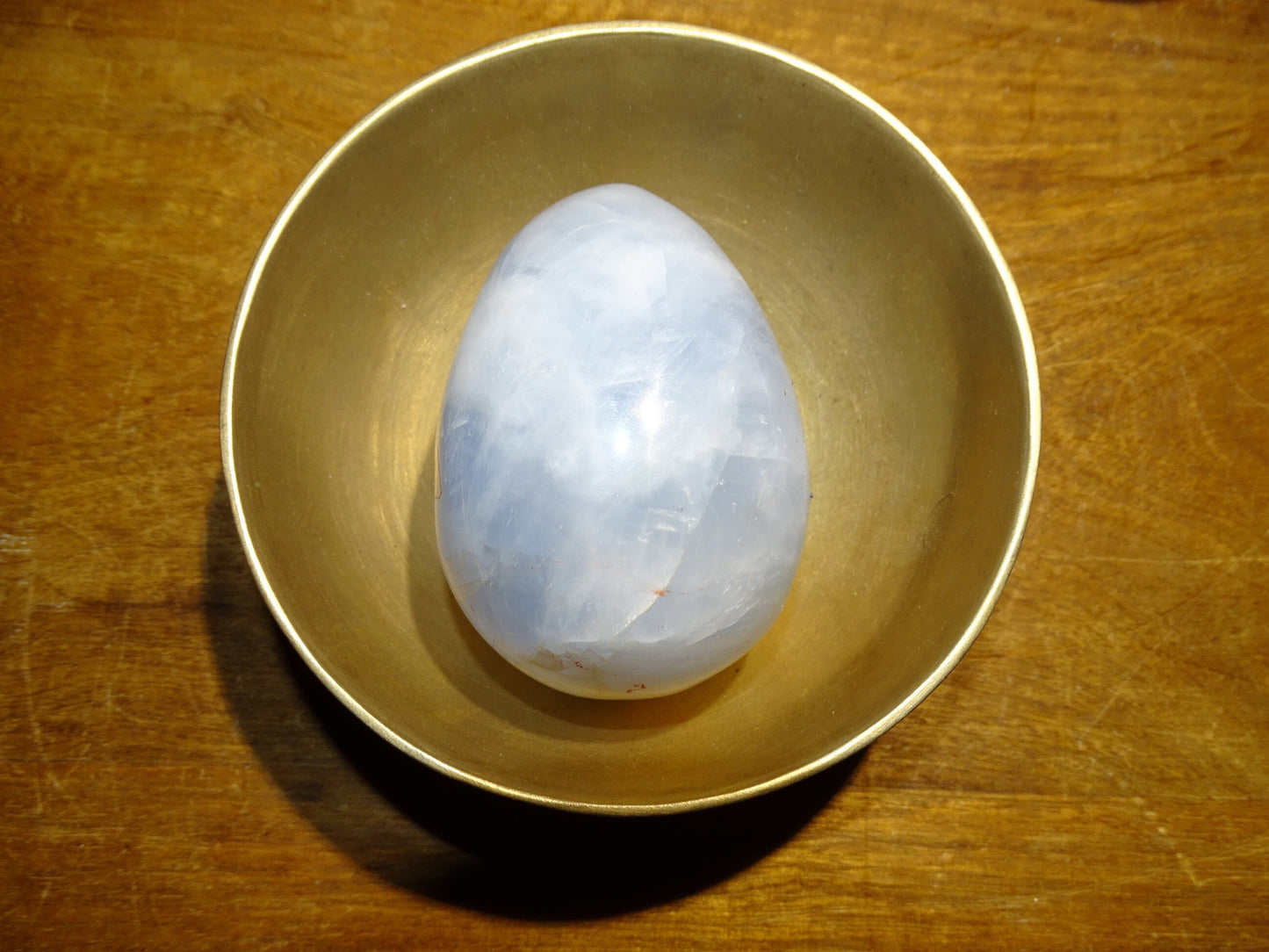 Oeuf en 'Calcite bleue' de 80 millimètres de hauteur x 5,7 mm de diamètre - 374 grammes !