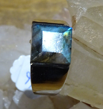 Bague/ chevalière qualité supérieure "Homme ou Femme", en Labradorite bleue, en Argent 0,925, taille disponible de 60 à 74 Fr. superbe cabochon serti d’un bleu envoutant et fascinant !
