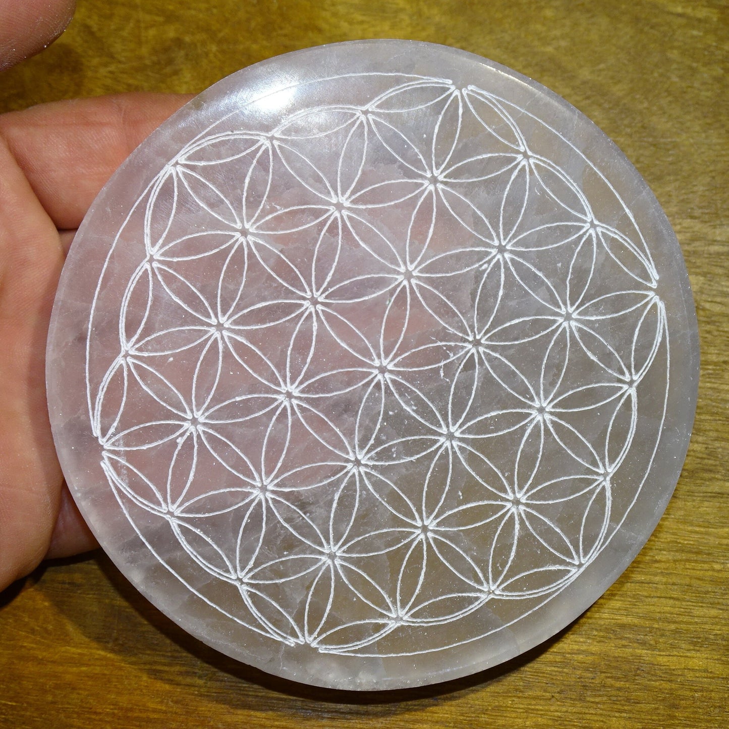 Disques/ Plateaux en Sélénite avec Arbre de vie, Fleur de Vie, Yin Yang, Horoscope ou Métatron. 2 tailles au choix : 10 ou 15 cm. Parfait pour recharger les minéraux !