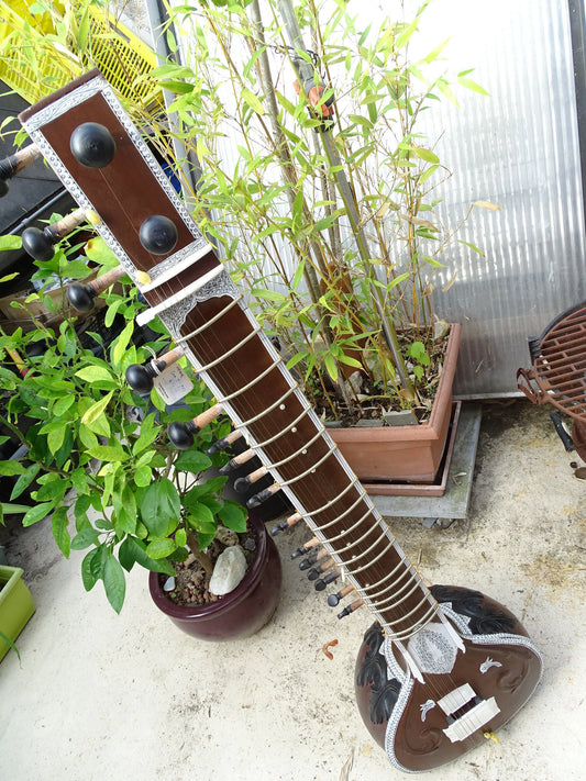SITAR INDIEN avec Tumba, modèle neuf, prêt à jouer - 11 cordes sympathique + 7 cordes de jeux !