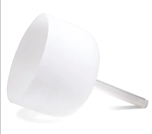 Bol chantant 432 Hz en cristal 'givré' avec manche remplissable. Diamètre 25 cm - 2700 grammes - Note DO/C - Ré/D - FA#/ Fis - Si/B - Vendu avec maillet et anneau de soutien !