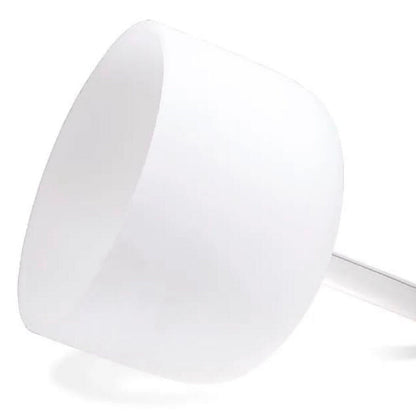 Bol chantant 432 Hz en cristal 'givré' avec manche remplissable. Diamètre 25 cm - 2700 grammes - Note DO/C - Ré/D - FA#/ Fis - Si/B - Vendu avec maillet et anneau de soutien !