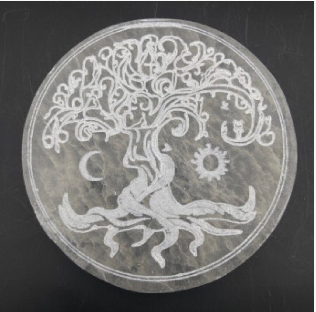 Disques/ Plateaux en Sélénite avec Arbre de vie, Fleur de Vie, Yin Yang, Horoscope ou Métatron. 2 tailles au choix : 10 ou 15 cm. Parfait pour recharger les minéraux !