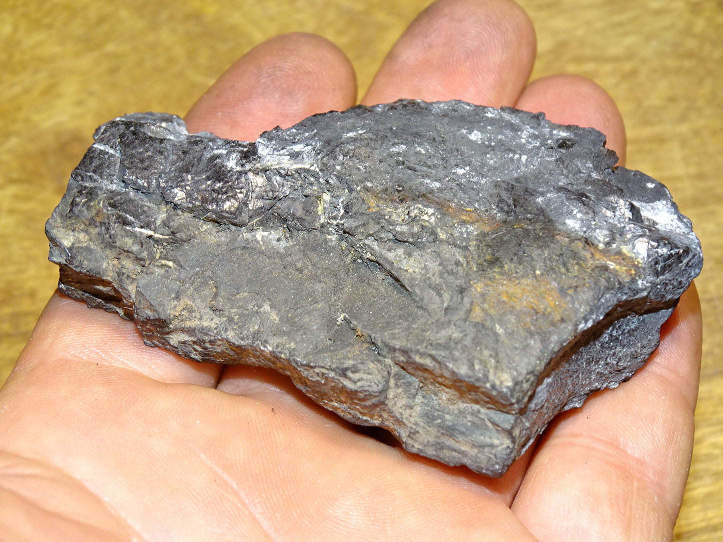 Shungite Petrovsky  – Pierre brute naturelle 75x55x25 mm, 40 g – Pièce rare et authentique !