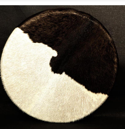 Sélection de tambours Chamanique avec motifs, modèles au choix de Ø 50. Très bonne qualité, parfait pour découvrir ou se perfectionner. Vendu avec maillet !