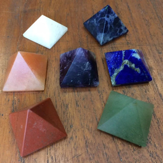 Pyramides en pierres 3x3 centimètres, set de 7 pièces/ 7 chakras, parfait pour la lithothérapie, collection...