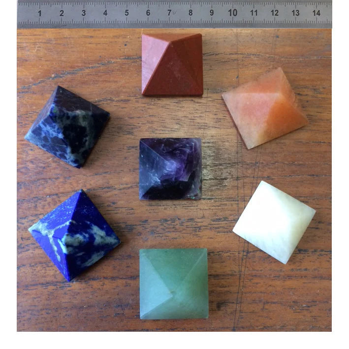 Pyramides en pierres 3x3 centimètres, set de 7 pièces/ 7 chakras, parfait pour la lithothérapie, collection...