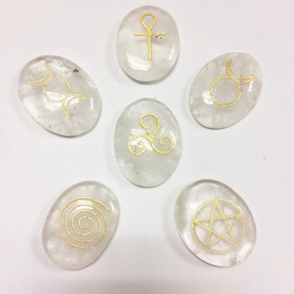 Lot de 6 pierres Wicca en cristal de roche – gravées de symboles dorés. 3,3 × 2,3 cm - 120 gr.