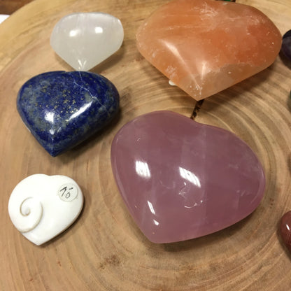 Collection/ Sélection 'coeur de pierres', modèles au choix, de 3 à 6 centimètres. Belles finitions, belles pièces, parfait !