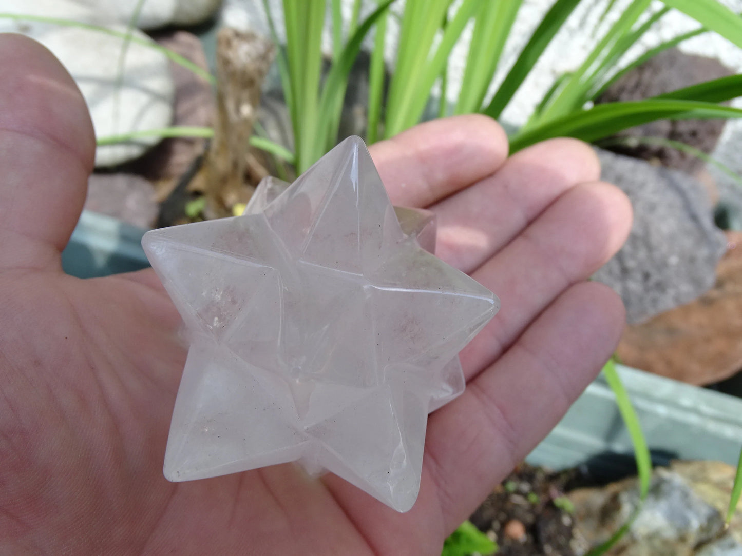 Etoile de Sirius (12 branches), 3 pierres au choix : Améthyste, Quartz rose ou Cristal de roche. De 15 à 85 millimètres. Très belle qualité !