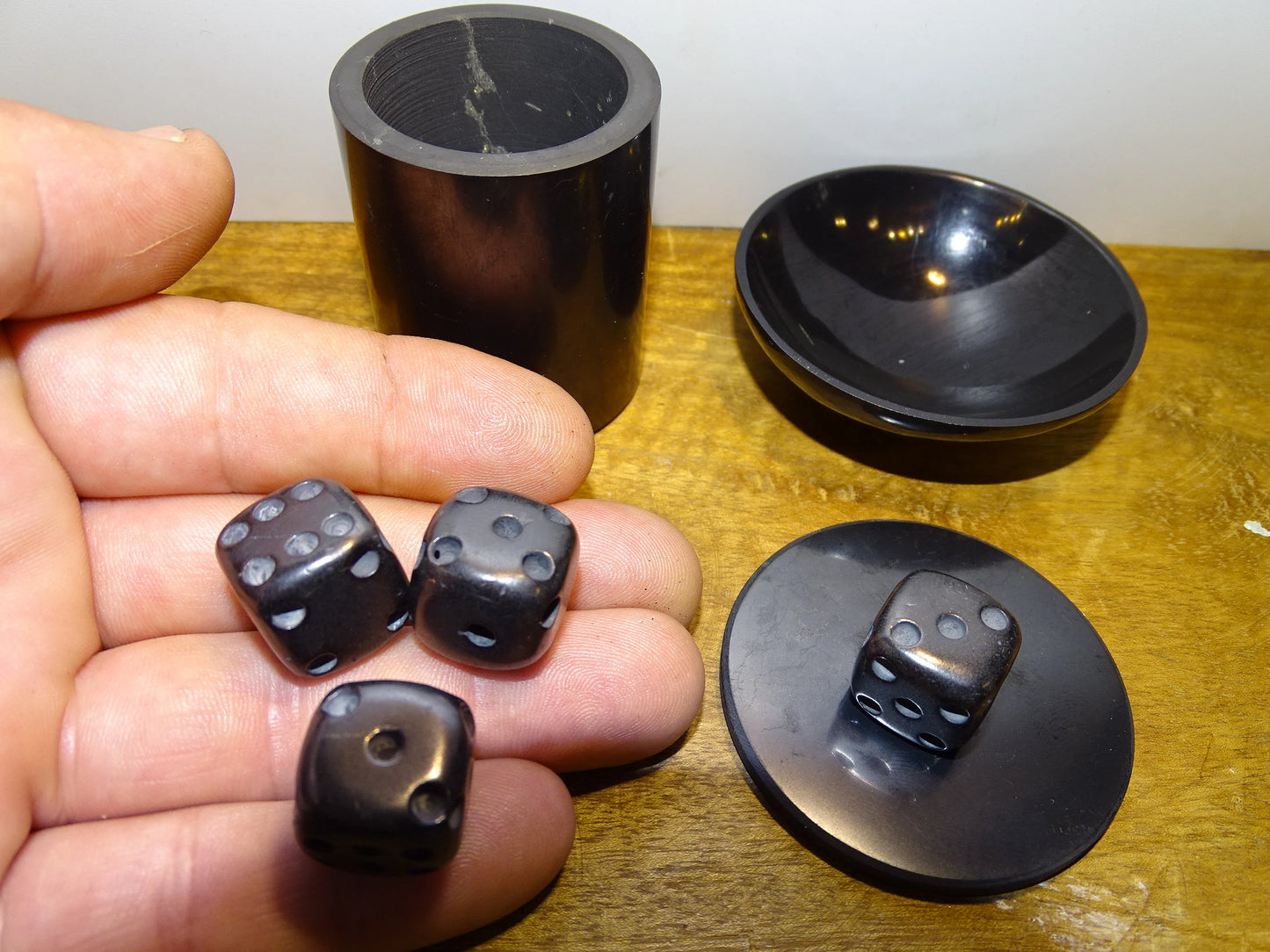 Shungite noire – Dès à jouer de 16x16x16 mm – Pièce rare, 1 seul disponible !
